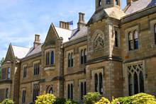 фрагмент фасада готического замка